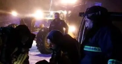 Yolu kardan kapalı köyde yüz felci geçiren kadının imdadına özel idare ve 112 yetişti #tunceli