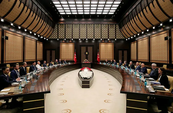 savunma-sanayii-icra-komitesi-toplantisi-sona-erdi-1634222382244.jpg Son dakika: Savunma Sanayii İcra Komitesi toplantısı sona erdi! 'Tam bağımsız savunma sanayii' vurgusu