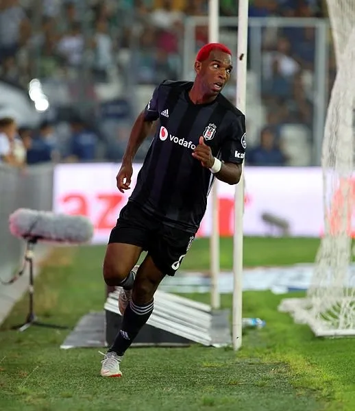 Beşiktaş’ta kadro dışı kalan Ryan Babel’e Galatasaray talip oldu!