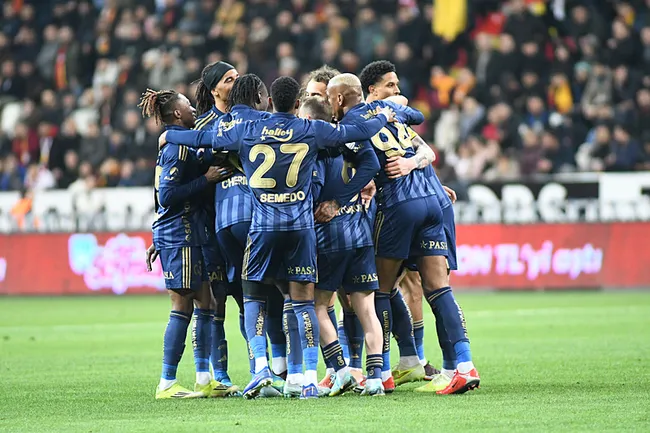 son-dakika-haberi-fenerbahce-kayserisporu-4-golle-gecti-taliscadan-duble-1775935326079.jpeg