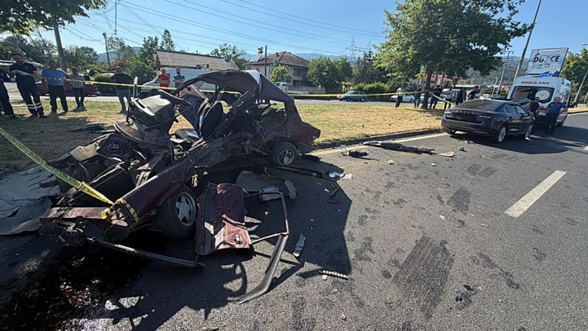 Düzce’de trafik kazası: 1 kişi hayatını kaybetti, AK Partili vekil Ercan Öztürk ve oğlu yaralandı Düzce’de trafik kazası: 1 kişi hayatını kaybetti, AK Partili vekil Ercan Öztürk ve oğlu yaralandı