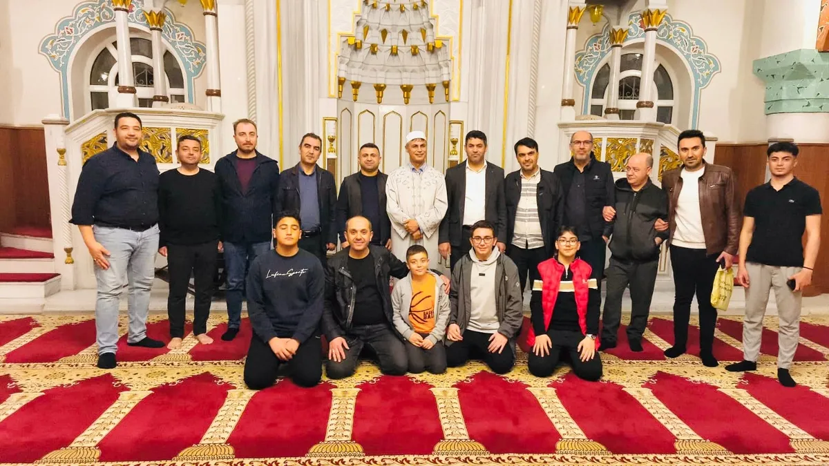 Cami-cemaat bütünleşti, İhtiyaç sahipleri sevindi: 130 aileye destek verdiler Cami-cemaat bütünleşti, İhtiyaç sahipleri sevindi: 130 aileye destek verdiler