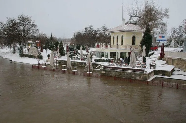 Meriç ve Tunca nehirlerinde su seviyesi artmaya devam ediyor
