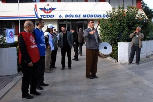 Memurlardan iş bırakma eylemi