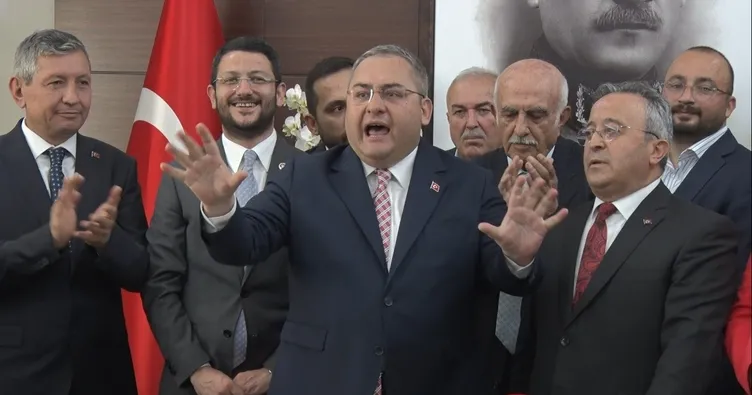 İşçiler grevde, belediye borç batağında