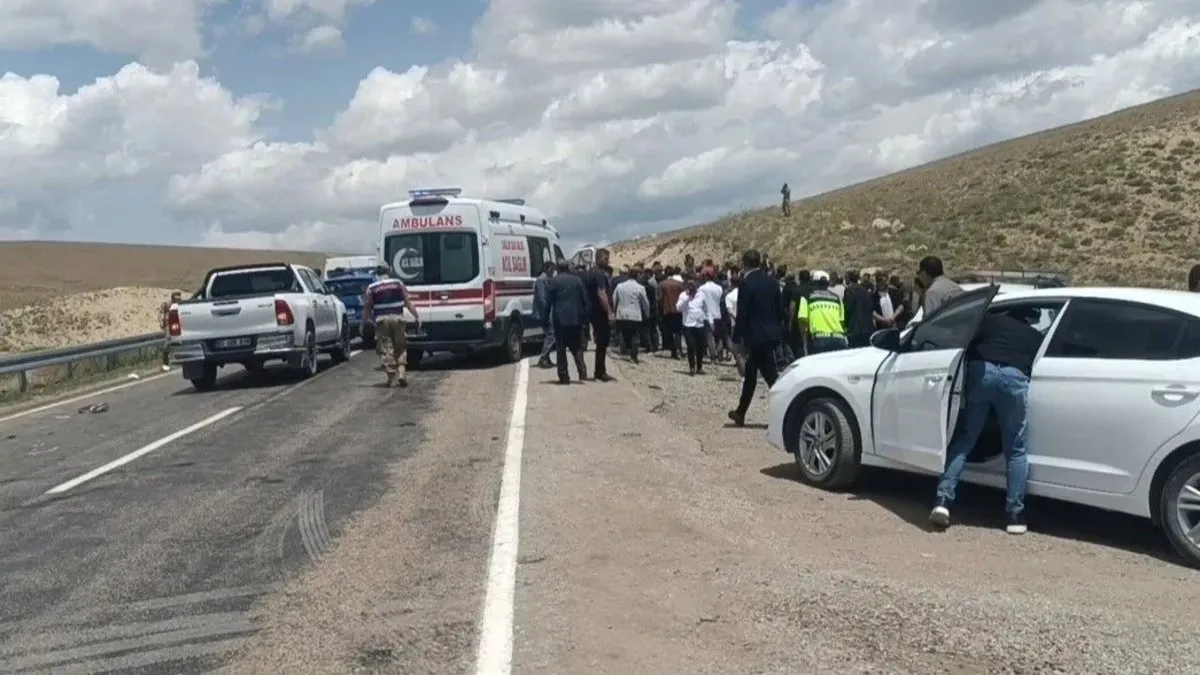 Van’da motosiklet kazası 2 kişi hayatını kaybetti