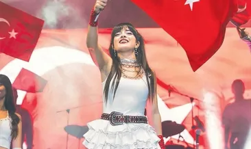 Sahnelerde coşkulu kutlama