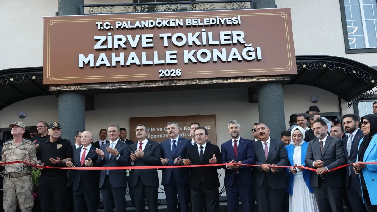 Milli Eğitim Bakanı Yusuf Tekin ve İçişleri Bakanı Mustafa Çiftçi, Erzurum'da Zirve Tokiler Mahalle Konağı'nın açılışını yapıyor.