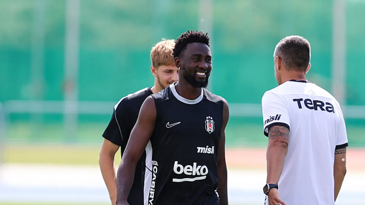 Beşiktaş forması giyen Wilfred Ndidi antrenman sırasında
