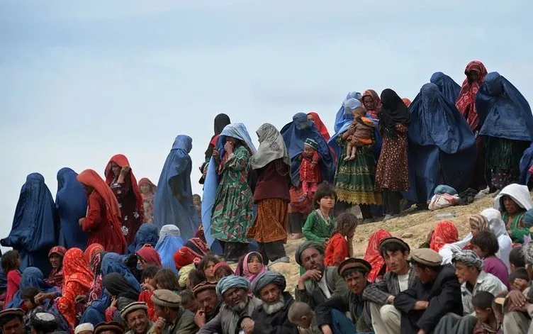 Afganistan’da heyelan bir köyü yuttu
