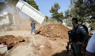 İnsanlık dışı görüntüler: İsrail Müslüman mezarlığını yıktı!
