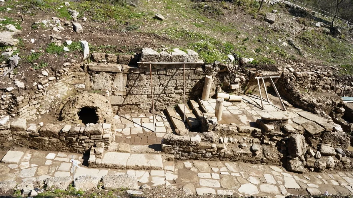 Aspendos’ta 2 bin yıllık tiyatro caddesi gün yüzüne çıktı! Aspendos’ta 2 bin yıllık tiyatro caddesi gün yüzüne çıktı!