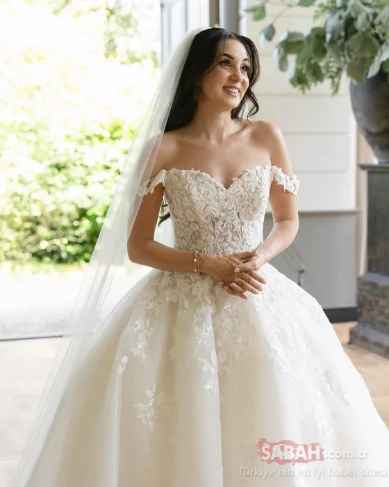 Karsu bebeğinin cinsiyetini pankartla duyurdu! Hollandalı eşi Mike Schrama sevinçten havalara uçtu...