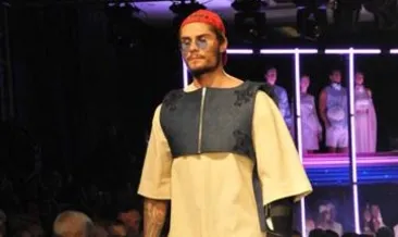 Kırık kolla podyuma çıktı