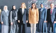 Kadınlar hem işte hem evde üretiyor
