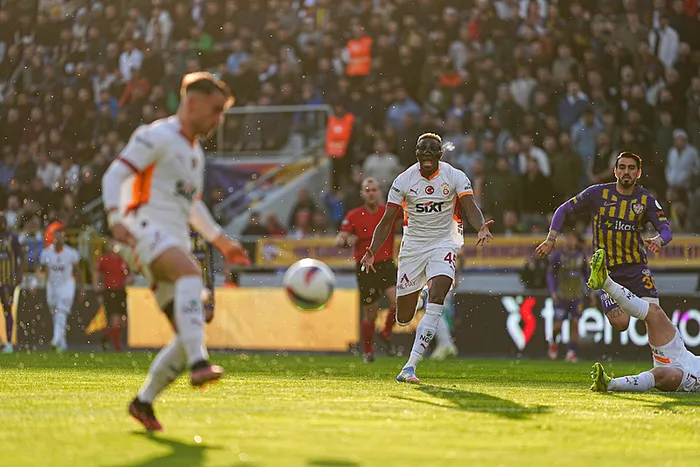 canli-eyupspor-galatasaray-karsilasmada-ilk-yari-oynaniyor-1745772033751.jpeg