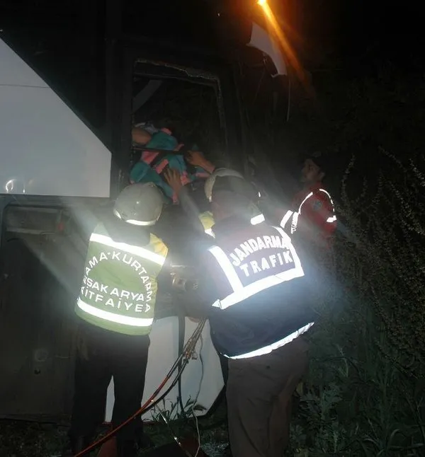 Sakarya'da otobüsle kamyon çarpıştı