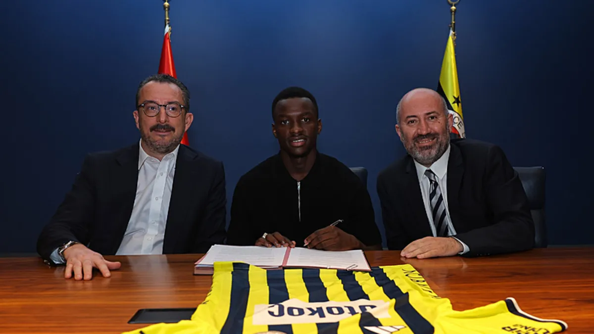 Fenerbahçe’nin yeni transferi Amara Diouf’un kendisine güveni tam Fenerbahçe’nin yeni transferi Amara Diouf’un kendisine güveni tam