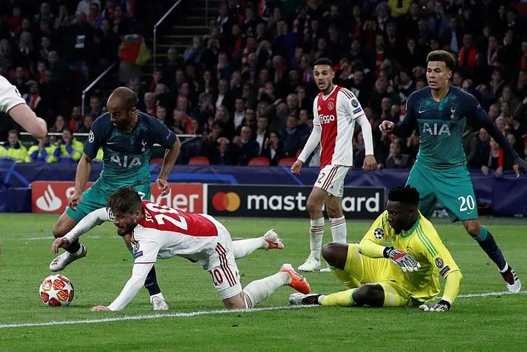 Ajax - Tottenham maçına damga vuran an! Müslüman futbolcular...