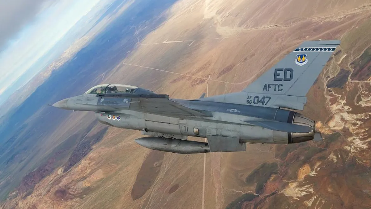 Tayvan’da F-16 savaş uçağı düştü!