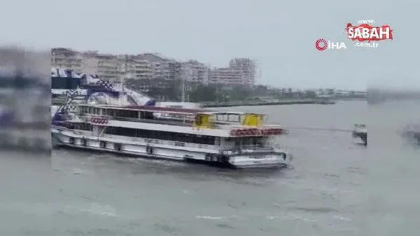 İzmir'de feribot karaya oturdu | Video