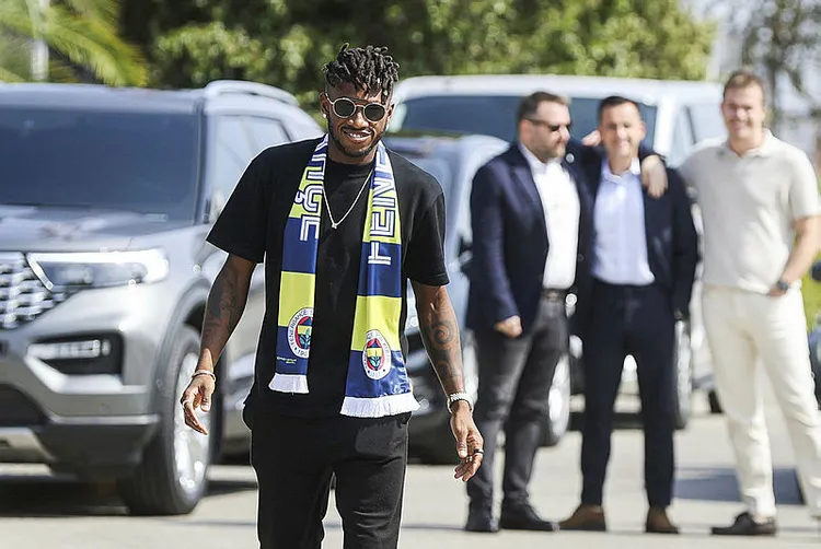 fenerbahcenin-yeni-transferi-fred-istanbulda-selahattin-bakiden-galatasaraya-gonderme-1691860528003.jpg