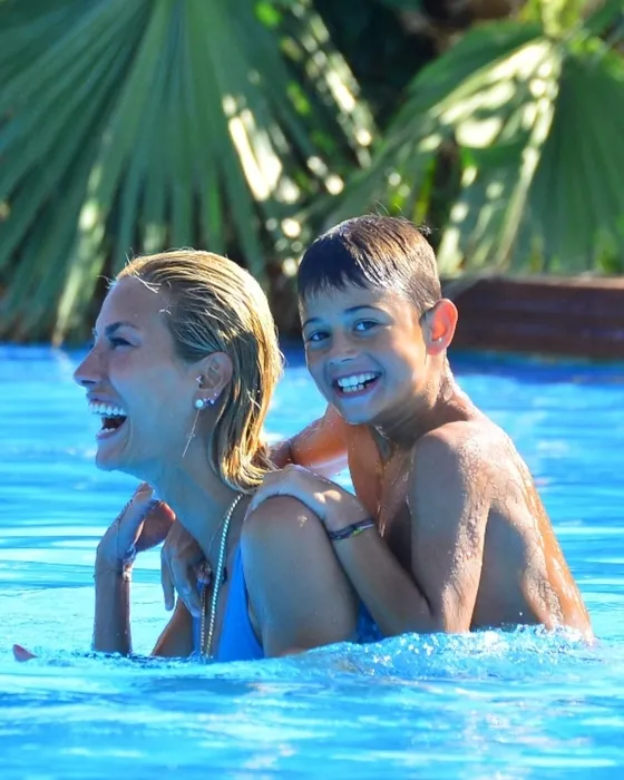 Çağla Şıkel’in son paylaşımı takipçilerini şaşırttı! İnşallah oğlumun arkadaşları beni takip etmiyordur...