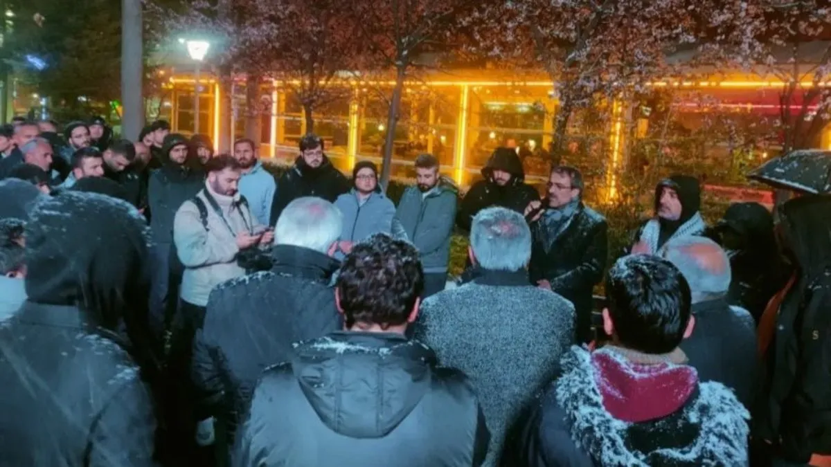 Yoğun kar yağışı altında Gazze yürüyüşü