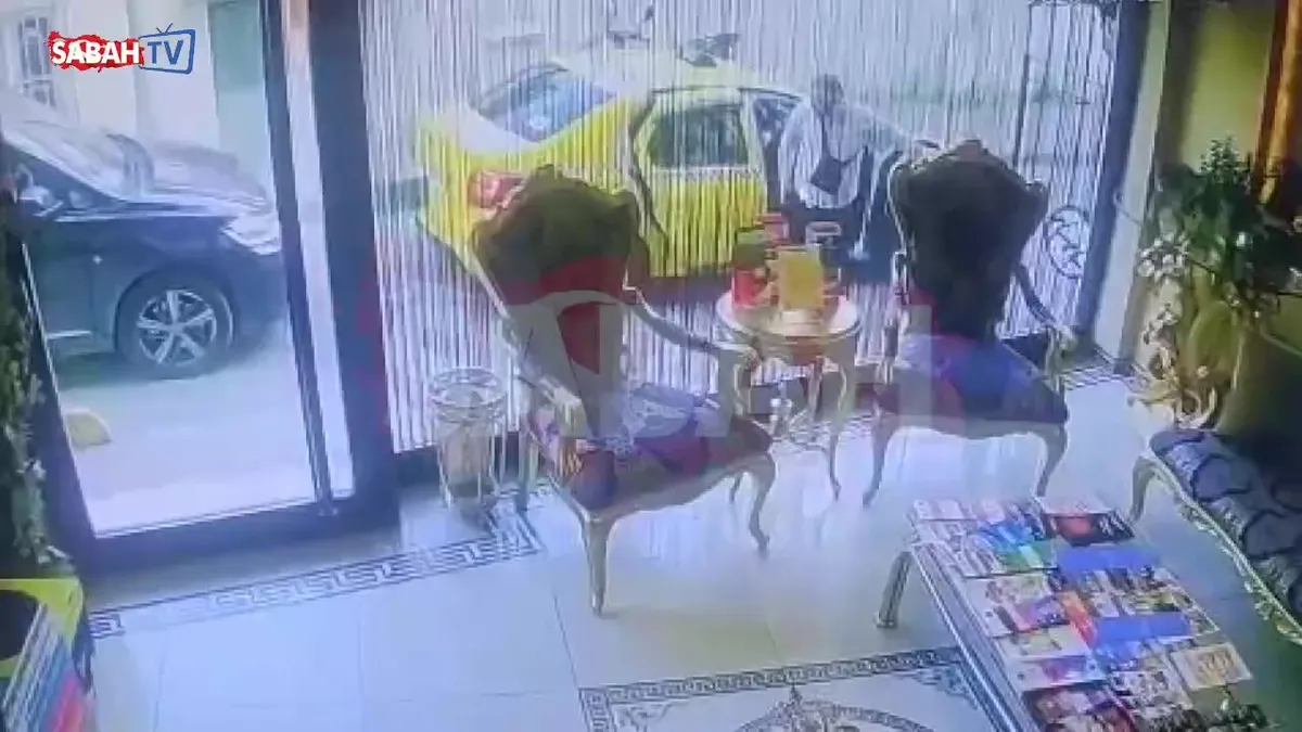 Ortaköy’de faciada yeni gelişme… Ailenin hastane sonraso otele dönüş görüntüleri ortaya çıktı! videosunu izle Ortaköy’de faciada yeni gelişme… Ailenin hastane sonraso otele dönüş görüntüleri ortaya çıktı! videosunu izle