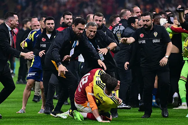 son-dakika-galatasaray-fenerbahce-derbisinin-faturasi-ortaya-cikti-4-kisi-pfdkya-sevk-edildi-1793164315298.jpg