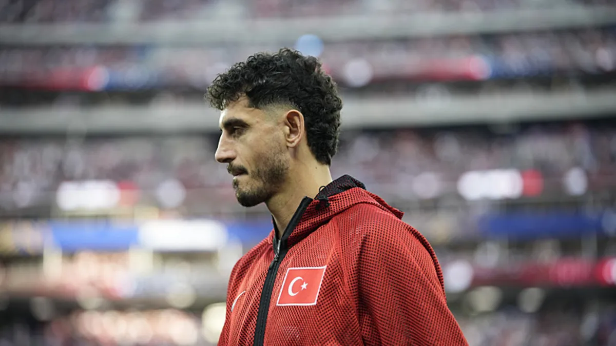 Çaykur Rizespor forması giyen Samet Akaydin