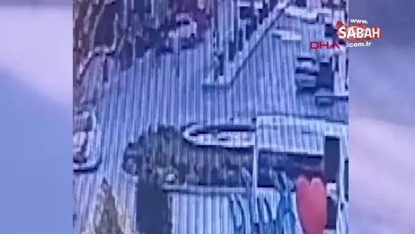 Konya'da 4.8 büyüklüğündeki deprem anı, güvenlik kamerasında | Video