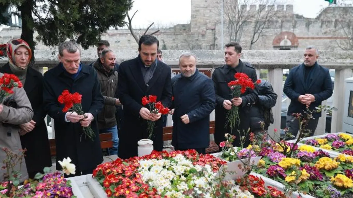 Merhum başbakanlardan Necmettin Erbakan vefatının 15. yıldönümünde mezarı başında anıldı Merhum başbakanlardan Necmettin Erbakan vefatının 15. yıldönümünde mezarı başında anıldı