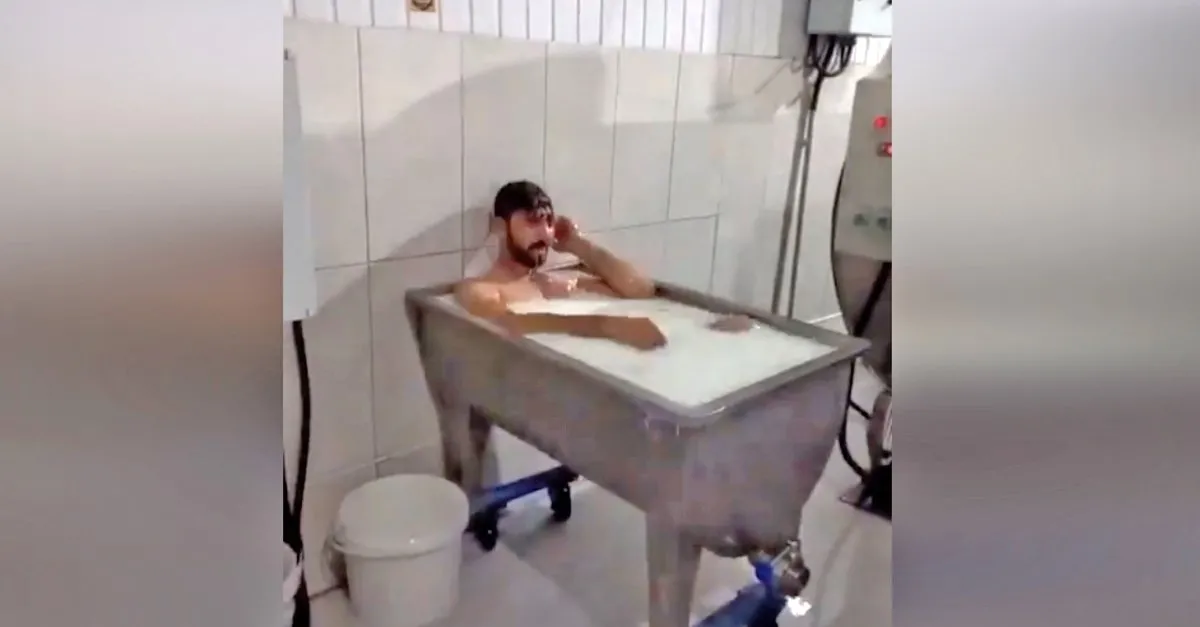 Son Dakika Konya Da Sut Fabrikasinda Igrenc Skandal Iscinin Sut Banyosu Goruntuleri Sosyal Medyada Olay Oldu Video Videosunu Izle Son Dakika Haberleri