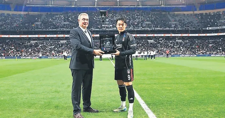 Oh ve Murillo’ya maç öncesi plaket