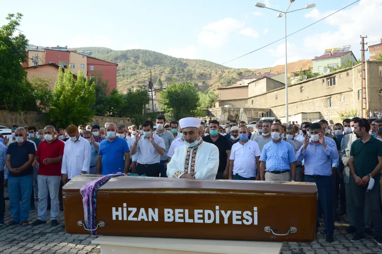 Son dakika haberler...Pınar Gültekin gözyaşları arasında son yolculuğuna uğurlandı. Son yolculuğunda bölge halkı onu yalnız bırakmadı...
