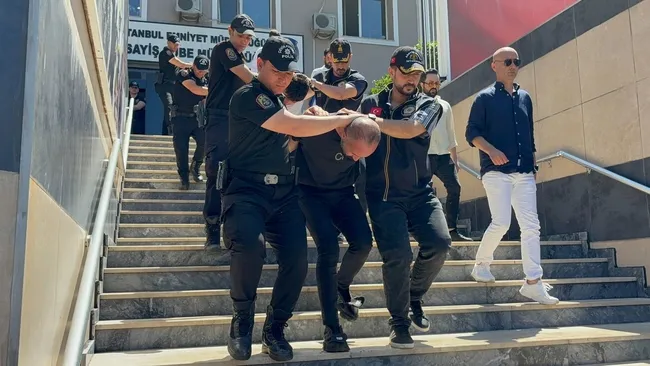 son-dakika-erhan-karaalin-aracinda-gps-bulunmustu-bu-goruntuler-ilk-kez-ahaberde-o-supheli-eski-ibb-calisani-c-1782466306226.jpg