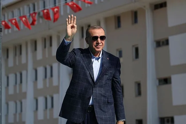 baskan-erdogan-temelini-atiyoruz-diyerek-duyurdu-vana-38-milyarlik-yatirim-1654957403775.jpeg