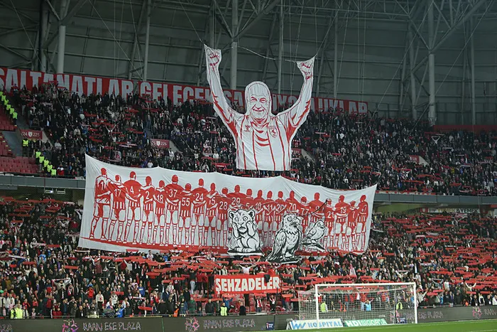 canli-super-ligde-samsunspor-galatasaray-maci-kazanirsa-sampiyon-1777742929173.jpeg