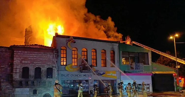 Balat’taki oyuncak müzesi alev alev yandı!