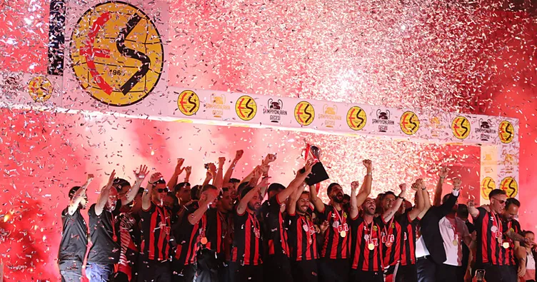 Eskişehirspor’un şampiyonluğu kutlandı