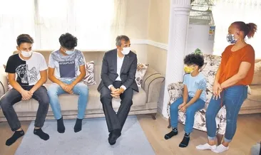 İhtiyaç sahibi öğrencilere tablet