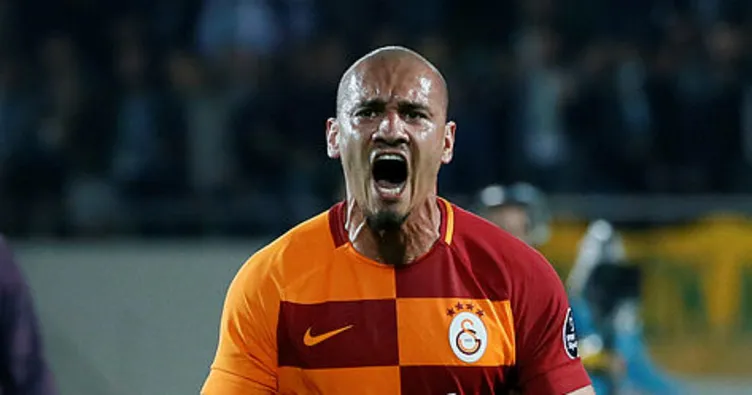 Galatasaray'da Maicon gidiyor, iki stoper geliyor