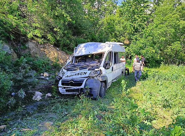 burdurda-feci-kaza-minibus-metrelerce-yuksekten-sarampole-uctu-2si-agir-8-yarali-1782118484331.jpg