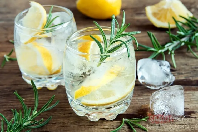 Bir ay boyunca limonlu su içerseniz vücuda etkisi inanılmaz!