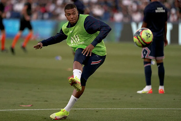 mbappe-transferinde-kriz-yasaniyor-psgden-madride-sert-aciklamalar-1629959824898.jpg