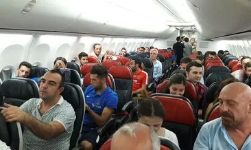 Trabzonspor kafilesini taşıyan uçakta klima krizi