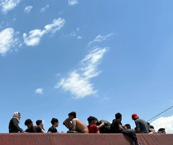 Tır dolusu kaçak göçmeni böyle yakaladılar