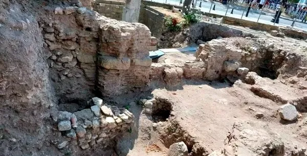 tarihi-yarimadada-yeni-kesifler-arkeloglar-osmanliya-ait-mahalle-ve-bizanslilara-ait-duvar-kalintilari-buldula-1657545827389.jpg