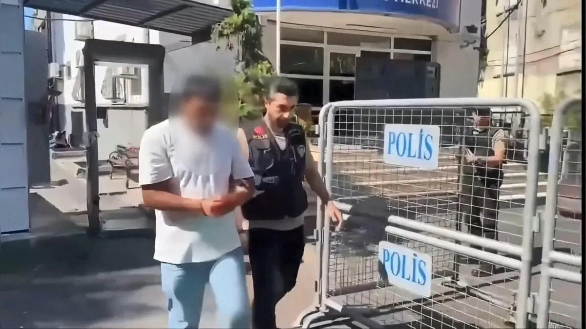 Beyoğlu'nda gerçekleşen silahlı saldırı sonrası polis ekipleri inceleme yaptı.